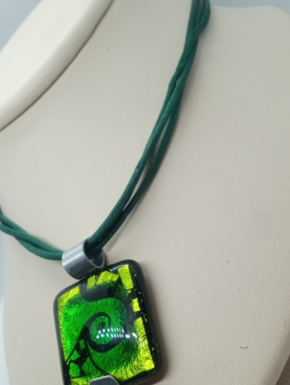 ARTISAN SQUARE GLASS NECKLACE - Picture 4 of 7